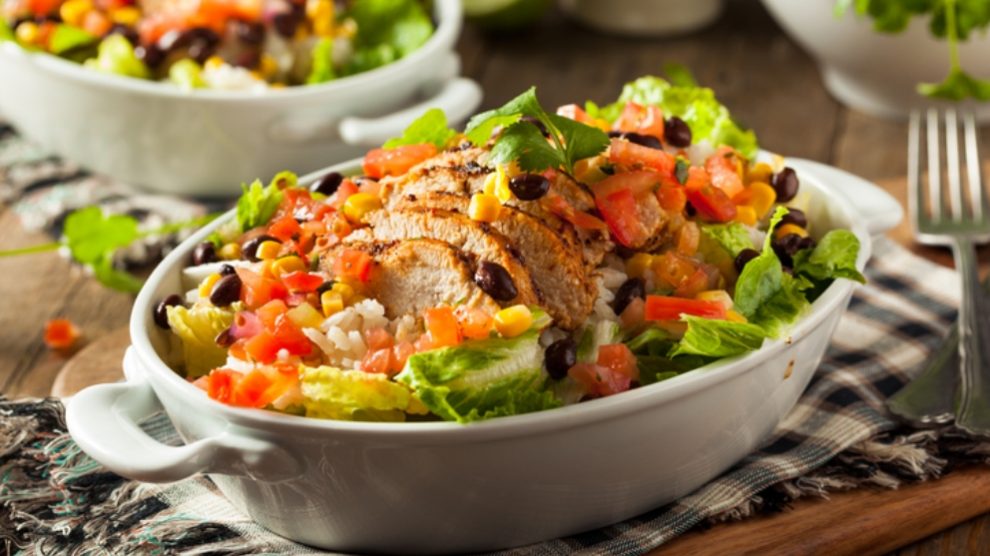 Ensalada de pollo con chile y lima