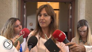 La portavoz de Junts per Cataluña, Laura Borràs, en declaraciones a la prensa. (Foto: Europa Press).