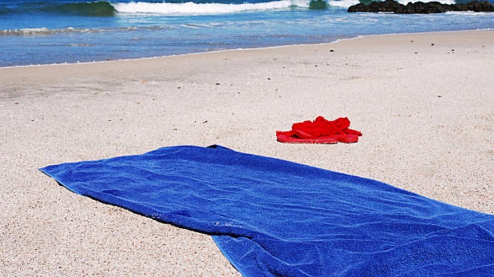 Trucos secretos para lavar las toallas de playa, eliminar la arena y hacer  que duren más
