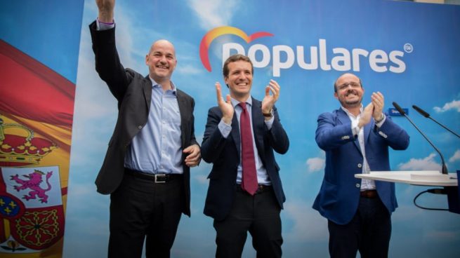 Alejandro Fernández, dirigente del PP en Cataluña, y Pablo Casado, líder del PP nacional, en Tarragona en campaña electoral @Getty