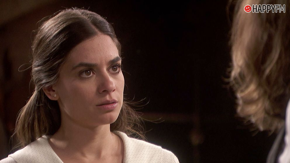 Elsa decide tener una cita con Álvaro