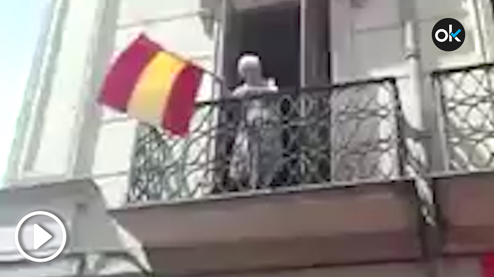 Silvia Baleztena se hizo viral en 2017 por ondear la bandera de España desde su balcón en Pamplona.