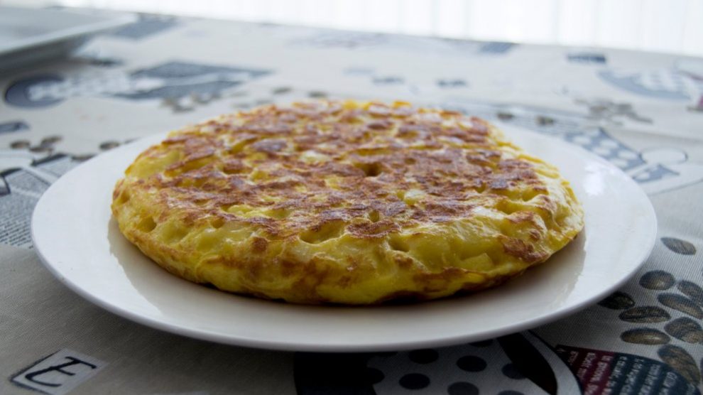 Receta de Tortilla de patatas con setas y gambas