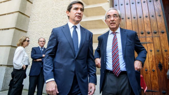 Miembros del PNV, el PP vasco y el presidente Torres, en el funeral de Emilio Ybarra en Guecho