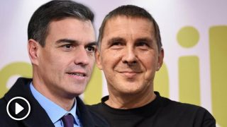 Pedro Sánchez y Arnaldo Otegi.