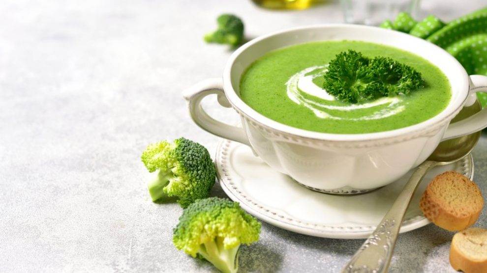 Receta de Crema de calabacín y brócoli con picatostes