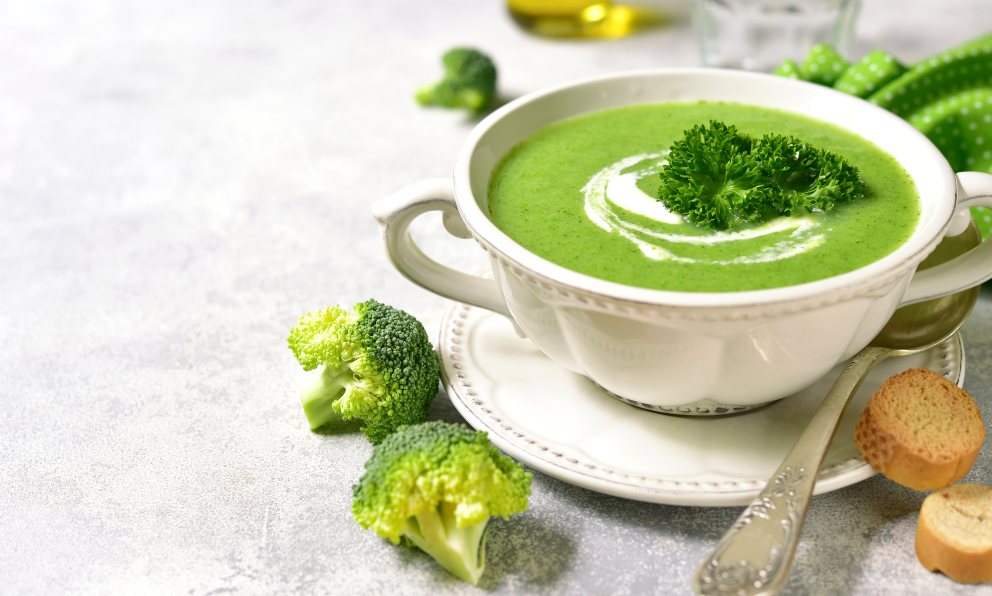 Receta de Crema de calabacín y brócoli con picatostes