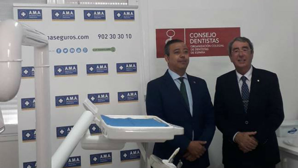 Óscar Castro, presidente del Consejo General de Dentistas y patrono de la Fundación A.M.A., ha visitado las instalaciones de la clínica dental