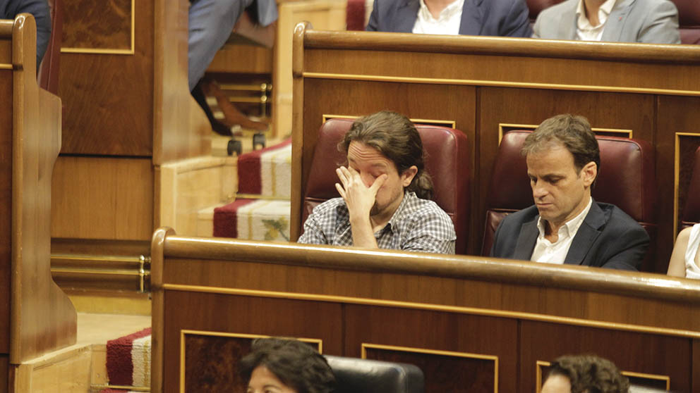 Pablo Iglesias durante el discurso de investidura de Pedro Sánchez. (Foto: Francisco Toledo).