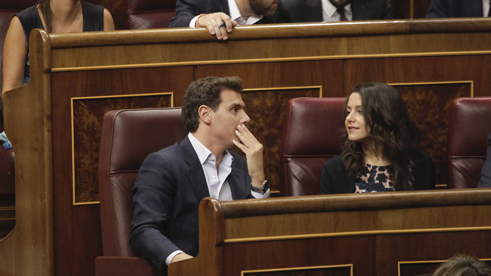 Albert Rivera e Inés Arrimadas en sus escaños del Congreso. (Foto: Francisco Toledo).