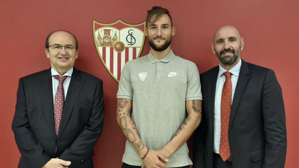 José Castro, Nemanja Gudelj y Monchi (Sevilla Fútbol Club)