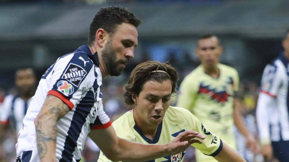 Miguel Layún vuelve a jugar al fútbol tras vencer al cáncer (AFP)