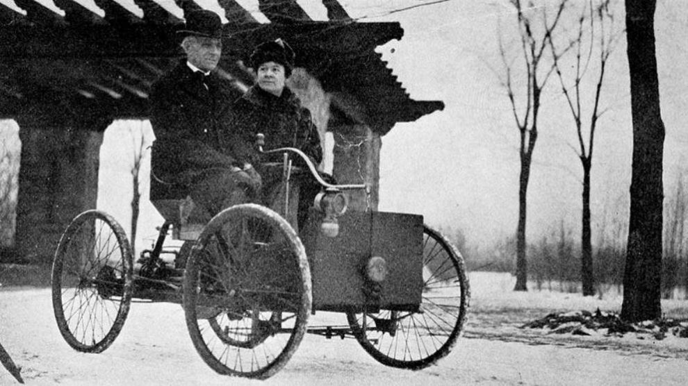 Lee 13 frases de Henry Ford