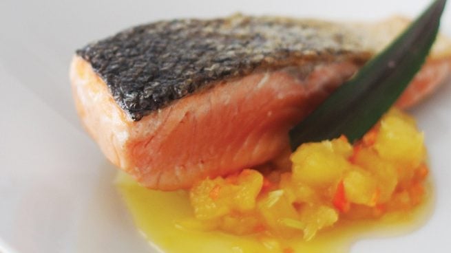 Salmón con salsa de piña