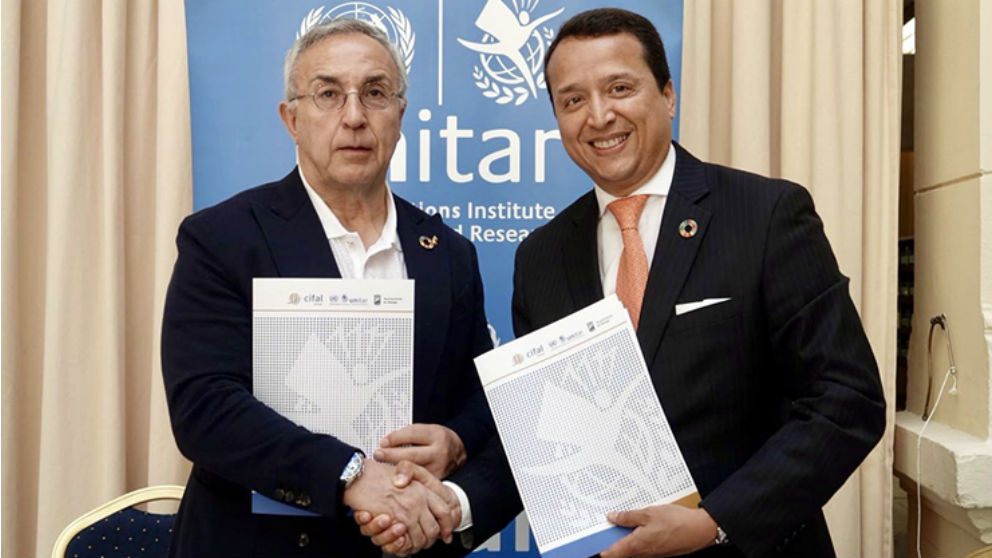 Alejandro Blanco, presidente del COE, y Alex Mejía, representante delInstituto de las Naciones Unidas para la Formación Profesional y la Investigación. (Foto: COE)