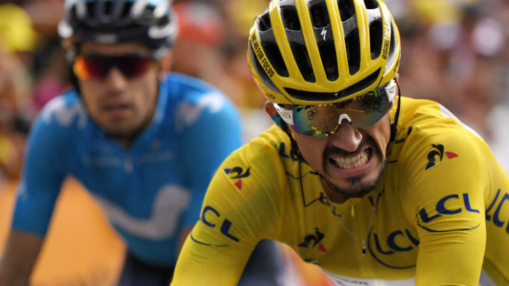 Alaphilippe aguanta en los Alpes y retiene el maillot amarillo. (AFP)