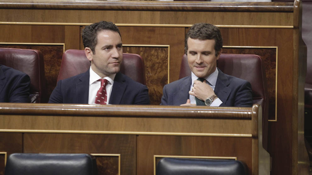 Pablo Casado y Teodoro García Egea en sus escaños del Congreso de los Diptuados. (Foto: Francisco Toledo).