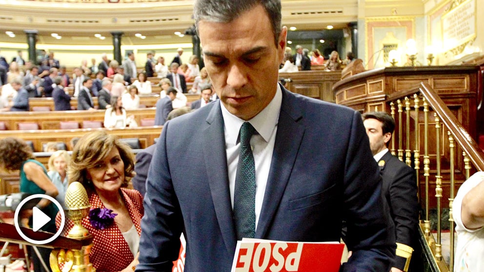 Pedro Sánchez, saliendo de la fallida sesión de investidura. (Foto: Francisco Toledo / Okdiario)