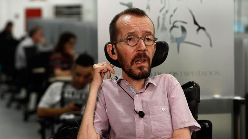 El secretario de Acción de Gobierno de Podemos Pablo Echenique, en el set de televisión del Congreso, el día que el candidato socialista, Pedro Sánchez, afronta la segunda y definitiva votación de investidura sin que por ahora haya llegado a un acuerdo con Unidas Podemos. Foto: EFE