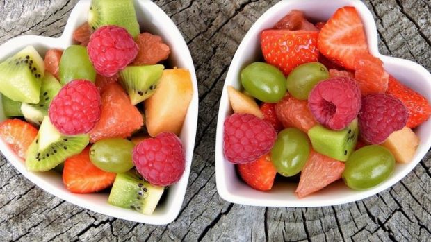 Cómo hacer un centro de mesa de frutas frescas