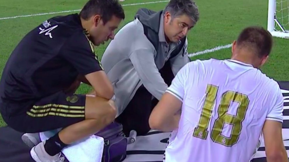 Jovic, atendido por los médicos.