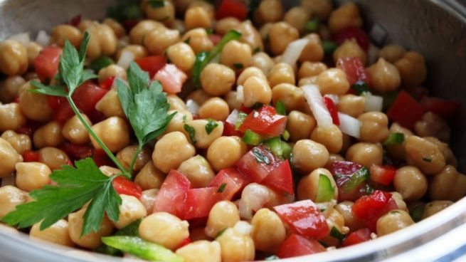 Ensalada de patatas con garbanzos