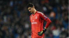Thibaut Courtois abatido durante un partido del Real Madrid (Getty).