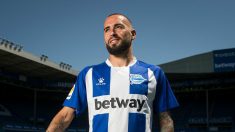 Aleix Vidal con la camiseta del Alavés (@Alaves)