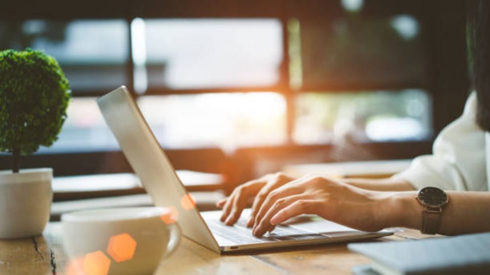 Aprende cómo adjuntar y enviar una carpeta en Gmail