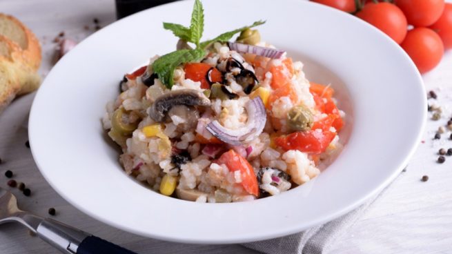 Receta de arroz con atún y guarnición de cebollas