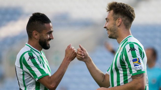 Ryad Boudebouz con Loren Morón