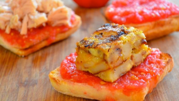 Pan con tomate y tortilla