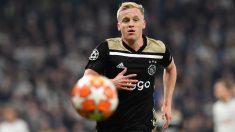 Van de Beek, durante un partido de Champions con el Ajax. (AFP)