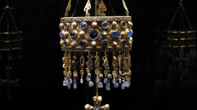 Una de las coronas votivas del Tesoro de Guarrazar conservadas en el Museo Arqueológico Nacional @Getty
