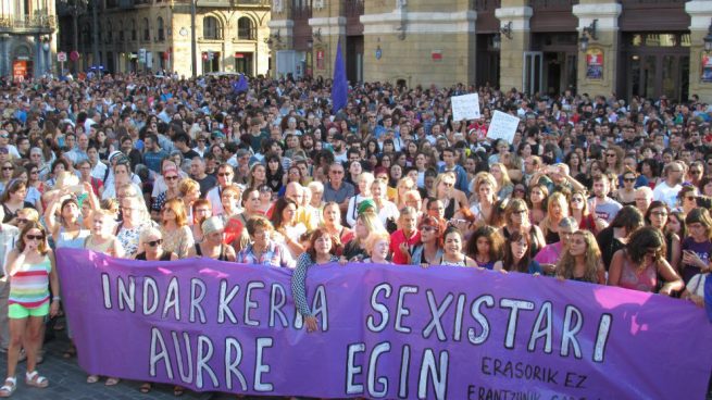 Miles de personas protestan en Bilbao contra la violación en grupo a una joven de 18 años. Foto: Europa Press