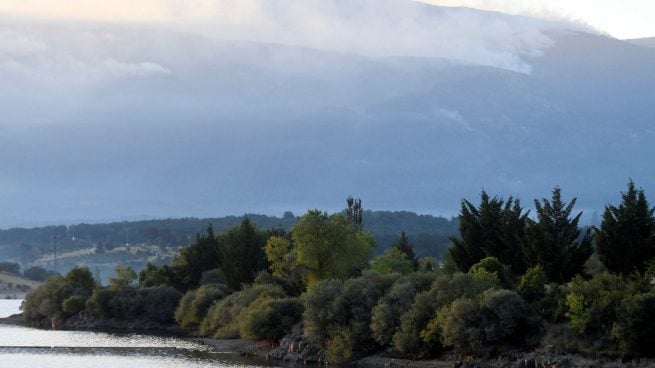 Estabilizan el fuego de Miraflores y evitan el avance a Madrid del de La Granja