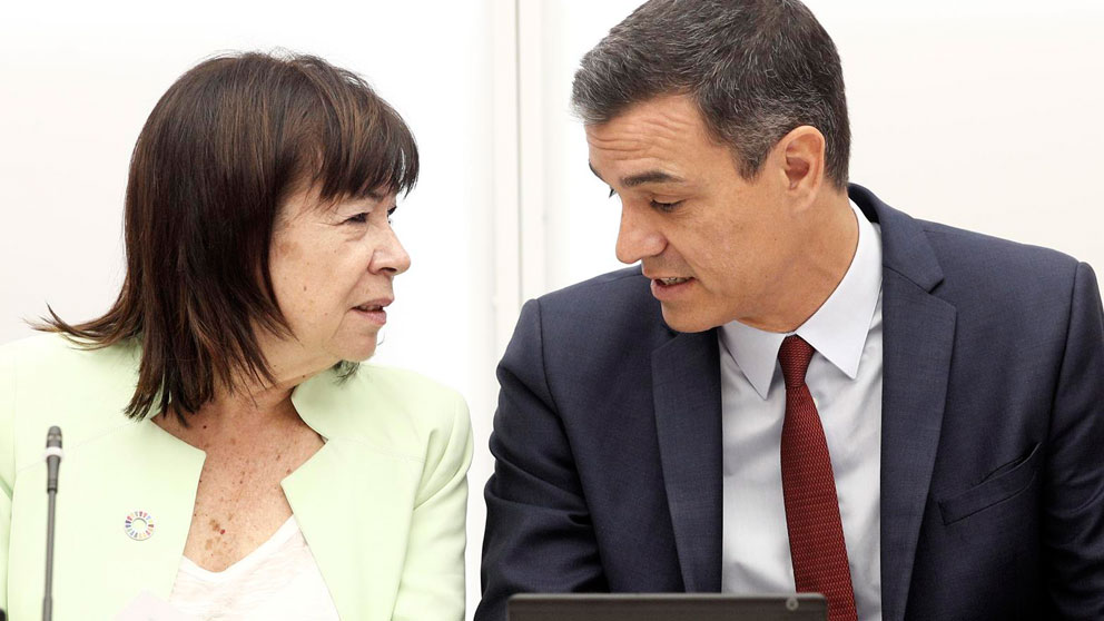 La presidenta del PSOE y vicepresidenta del Senado, Cristina Narbona, junto a Pedro Sánchez, presidente del Gobierno en funciones y posible candidato del PSOE a La Moncloa. Foto: EP