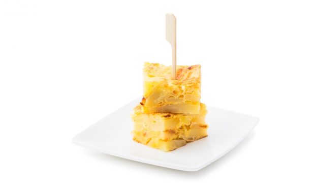 Tortilla de patatas con jamón y alioli