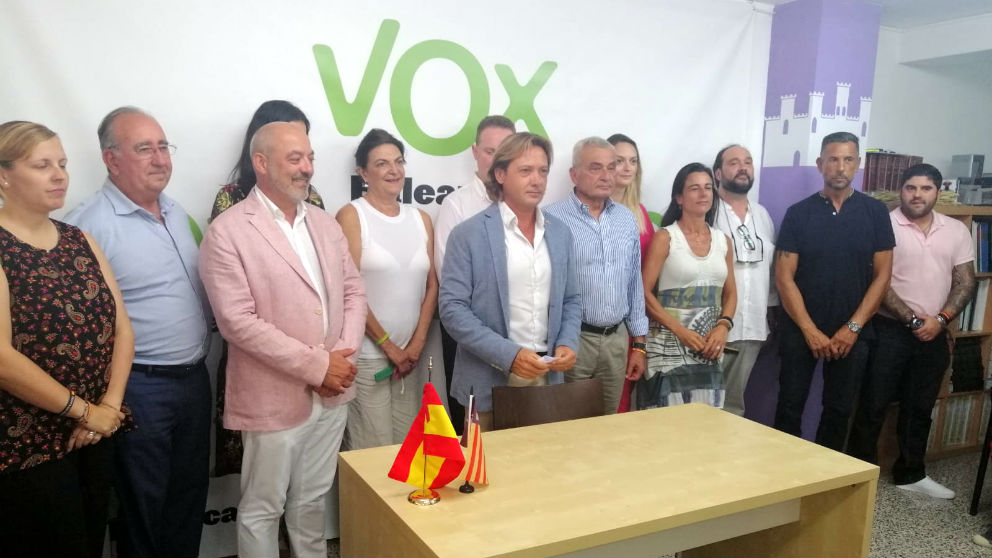 Jorge Campos junto al resto de miembros de la dirección de Actúa Baleares, socio de coalición de Vox (Foto: Vox).