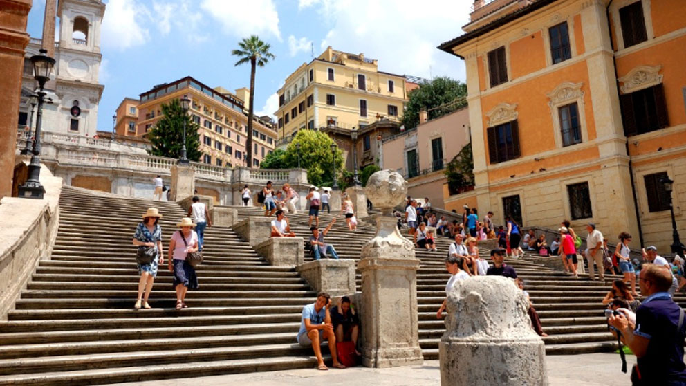 La famosa escalera de Plaza de España en Roma, uno de los lugares más turísticos de la ciudad.