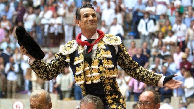 Manzanares gran triunfador en la segunda de la Feria de Pontevedra: tres orejas y Puerta Grande