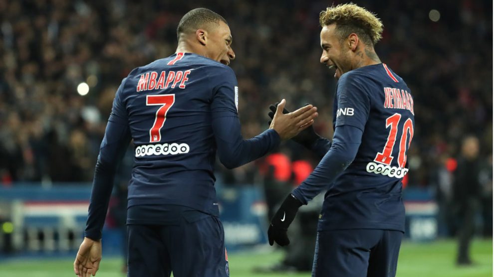 Mbappé–y-Neymar-celebran-un-gol-en-un-encuentro-de-la-pasada-temporada-(Getty)