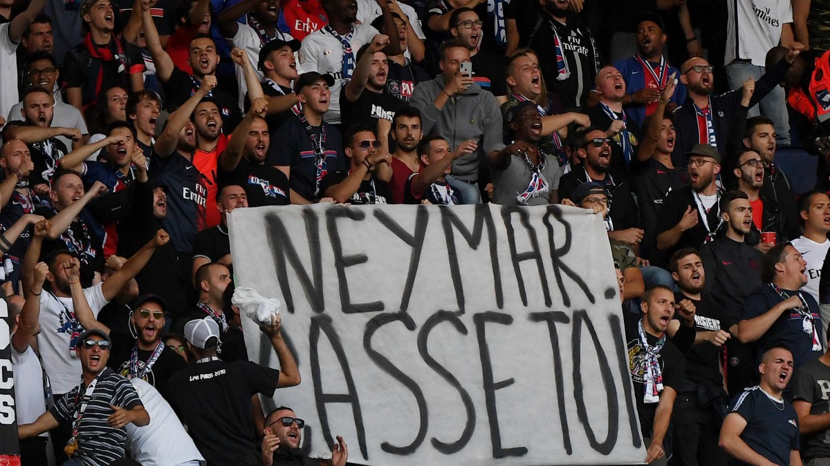 Una de las pancartas contra Neymar
