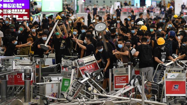 Trump asegura que China «está moviendo tropas a la frontera con Hong Kong»