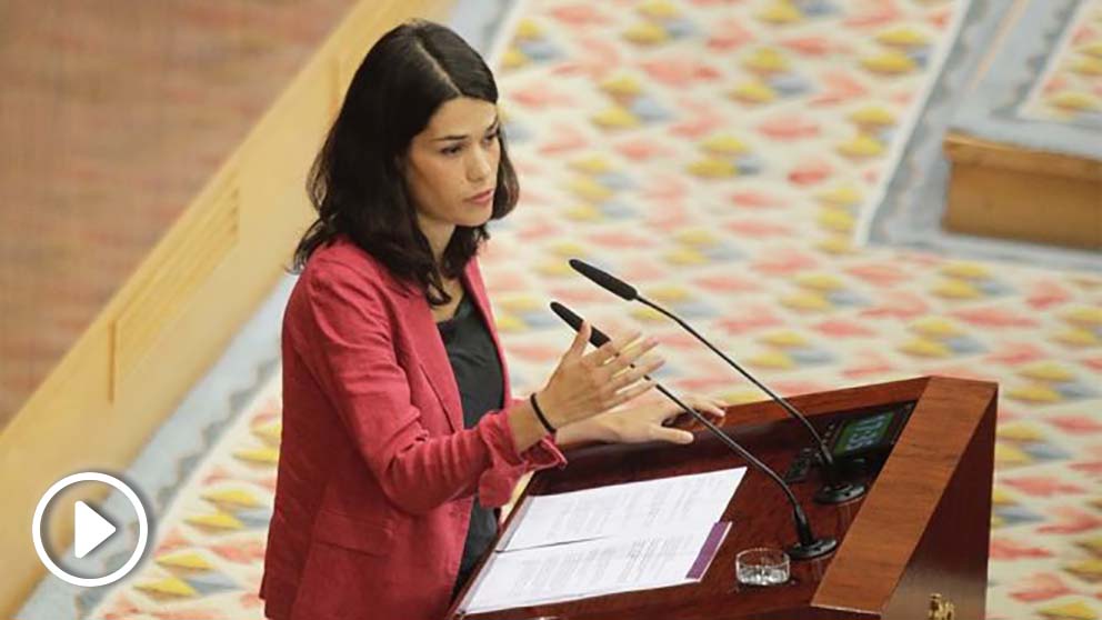 Isabel Serra durante el turno de réplica de los grupos parlamentarios. FOTO: Francisco Toledo / OKDIARIO