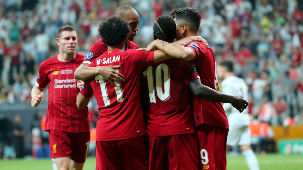 Los jugadores del Liverpool celebran un gol contra el Chelsea en la Supercopa de Europa. (Getty)