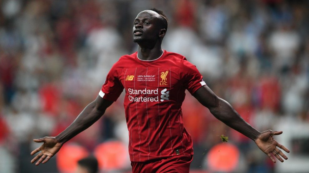 Sadio Mané celebra uno de sus goles en el Liverpool – Chelsea de la Supercopa de Europa. (AFP)