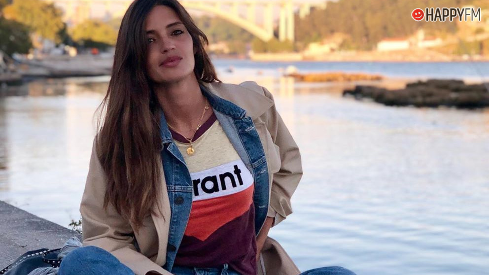 Instagram: Sara Carbonero aparece vestida con un mensaje de esperanza