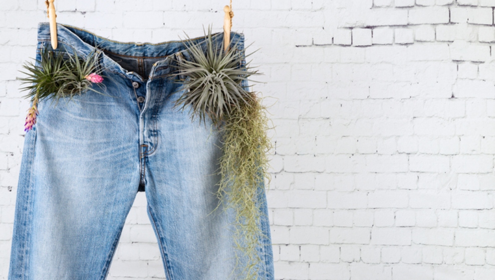 Pasos para hacer una cesta para ropa decorativa con unos vaqueros
