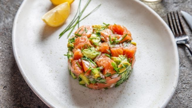 Receta de timbal de lentejas con salmón y aguacate